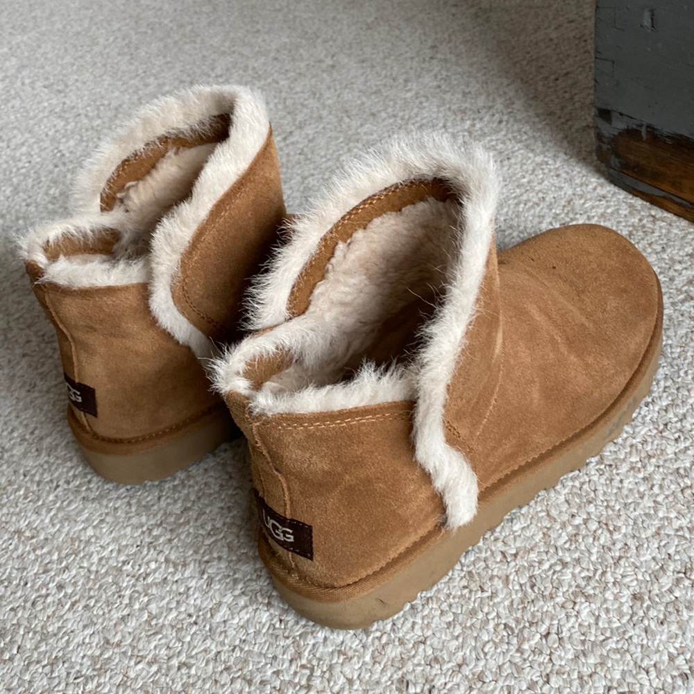 GUC Ugg boots size 8 chestnut